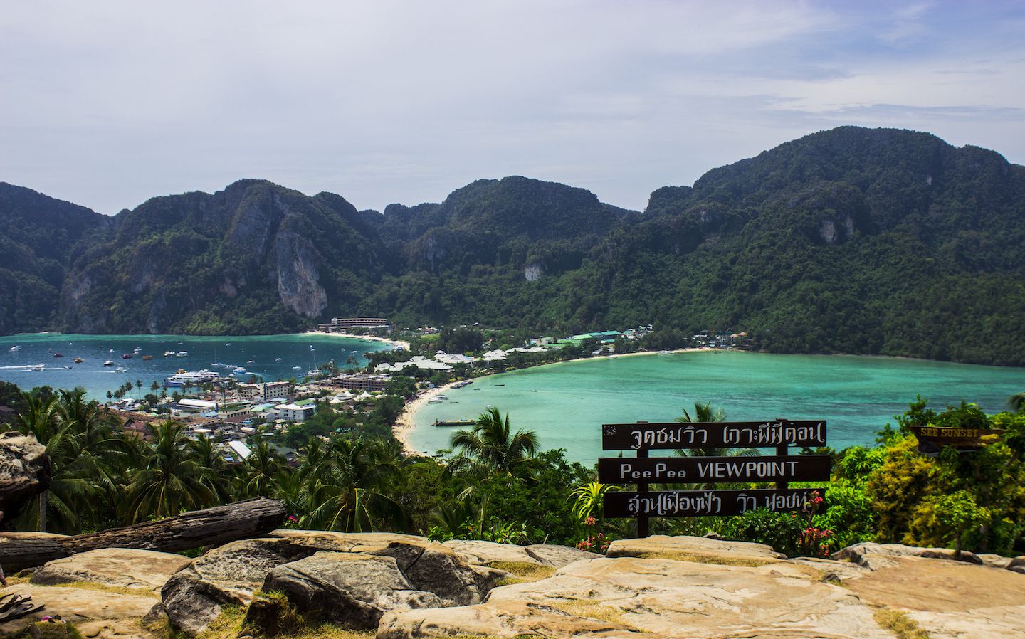 The viewing point. Пхи Пхи Вью поинт. Koh phi phi viewpoint. Туристический центр острова. Koh phi phi viewpoint фото.